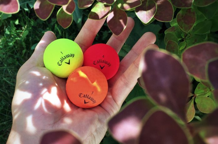 Barevné míčky na golf různé barvy